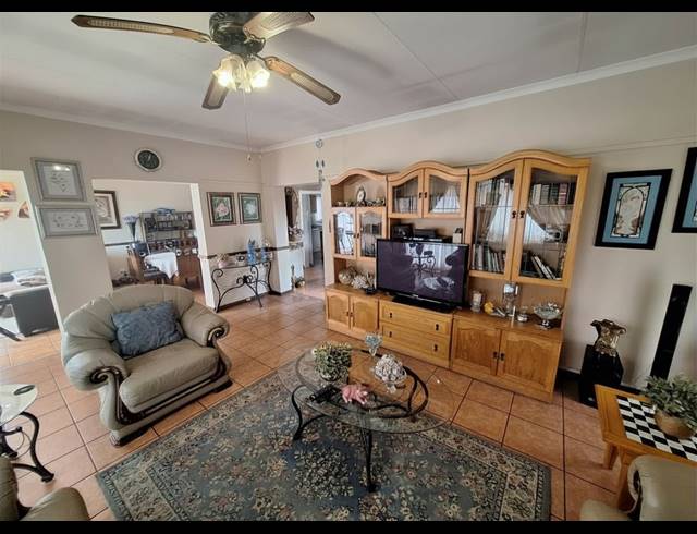 3 BEDROOM HOUSE FOR SALE IN VANDERBIJLPARK SE 2